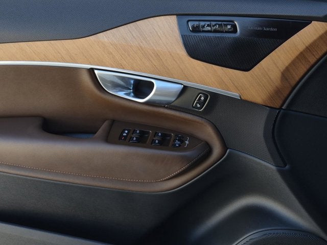 2024 Volvo XC90 Recharge Plug-In Hybrid Plus Bright Theme