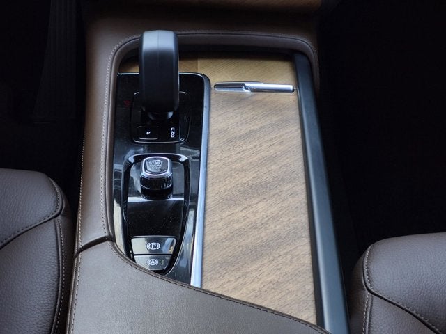 2024 Volvo XC90 Recharge Plug-In Hybrid Plus Bright Theme