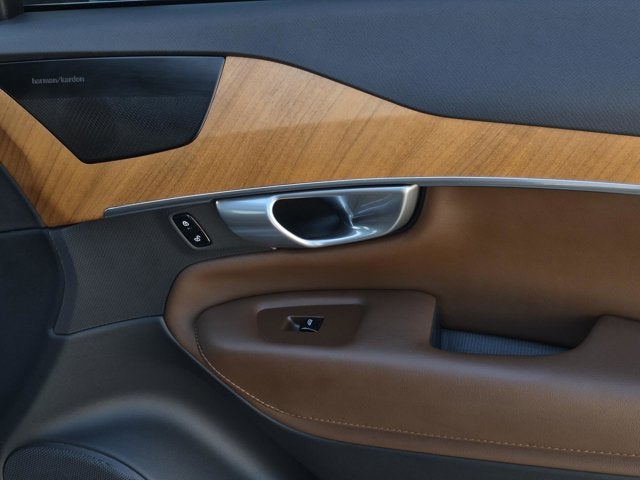 2024 Volvo XC90 Recharge Plug-In Hybrid Plus Bright Theme