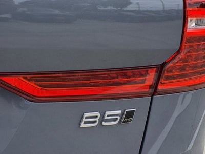 2023 Volvo XC60 Ultimate Bright Theme