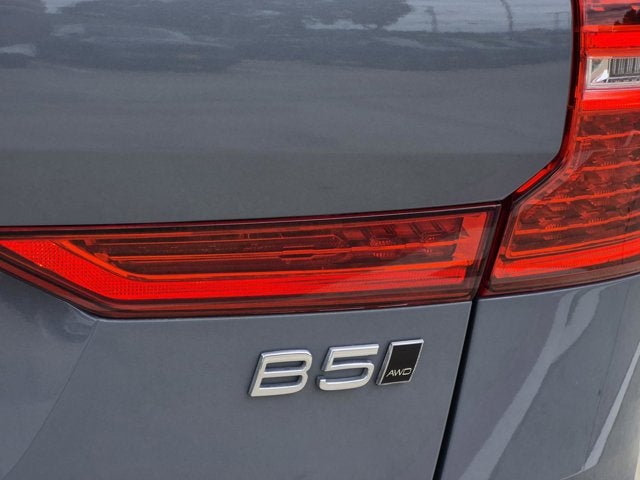 2023 Volvo XC60 Ultimate Bright Theme