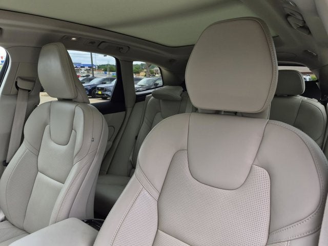 2023 Volvo XC60 Ultimate Bright Theme