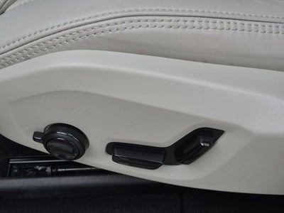 2023 Volvo XC60 Ultimate Bright Theme