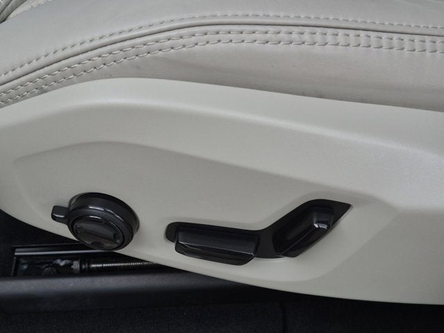 2023 Volvo XC60 Ultimate Bright Theme