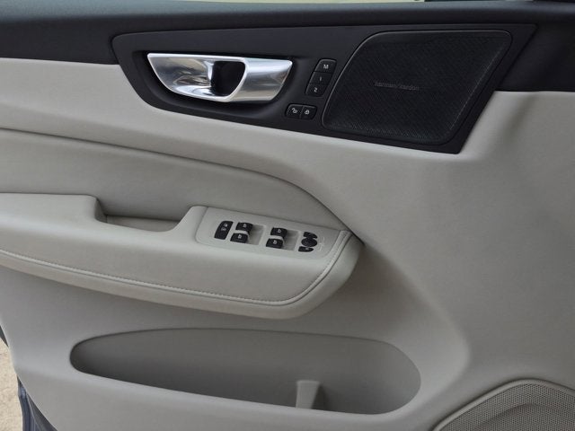 2023 Volvo XC60 Ultimate Bright Theme