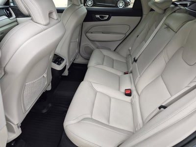 2023 Volvo XC60 Ultimate Bright Theme