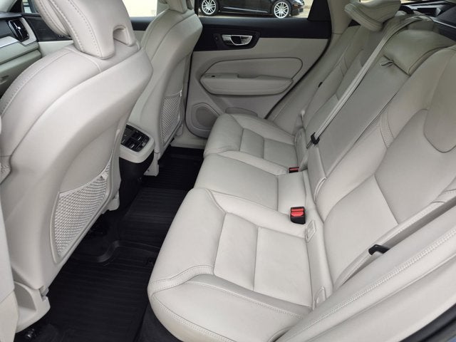 2023 Volvo XC60 Ultimate Bright Theme