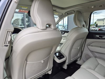 2023 Volvo XC60 Ultimate Bright Theme