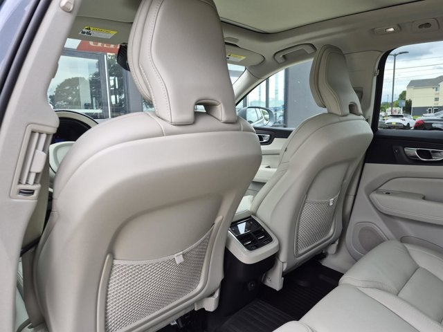 2023 Volvo XC60 Ultimate Bright Theme