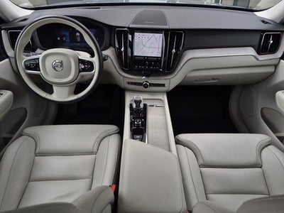 2023 Volvo XC60 Ultimate Bright Theme