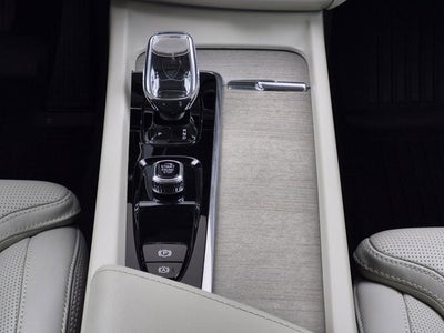 2023 Volvo XC60 Ultimate Bright Theme