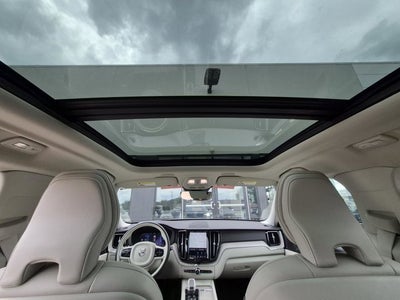 2023 Volvo XC60 Ultimate Bright Theme
