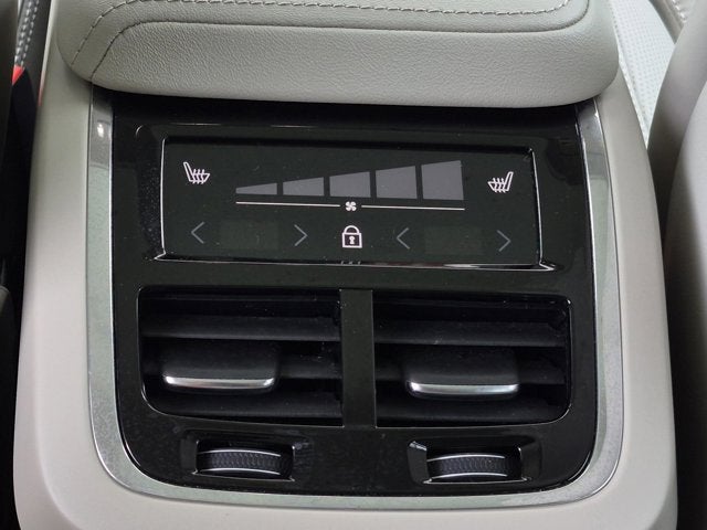 2023 Volvo XC60 Ultimate Bright Theme