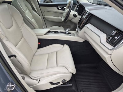 2023 Volvo XC60 Ultimate Bright Theme