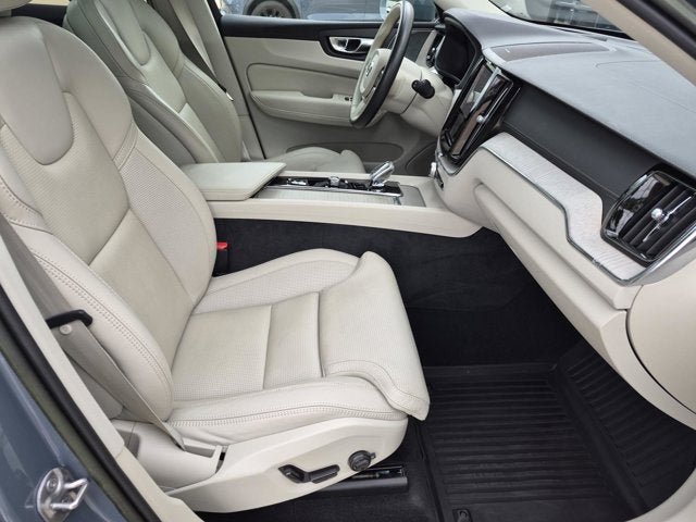 2023 Volvo XC60 Ultimate Bright Theme
