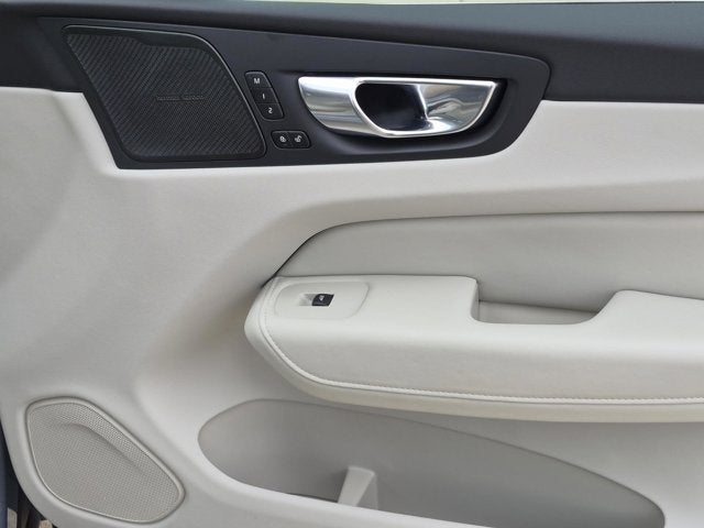 2023 Volvo XC60 Ultimate Bright Theme