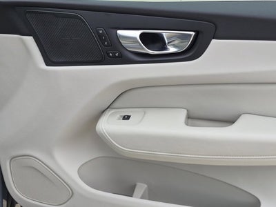 2023 Volvo XC60 Ultimate Bright Theme