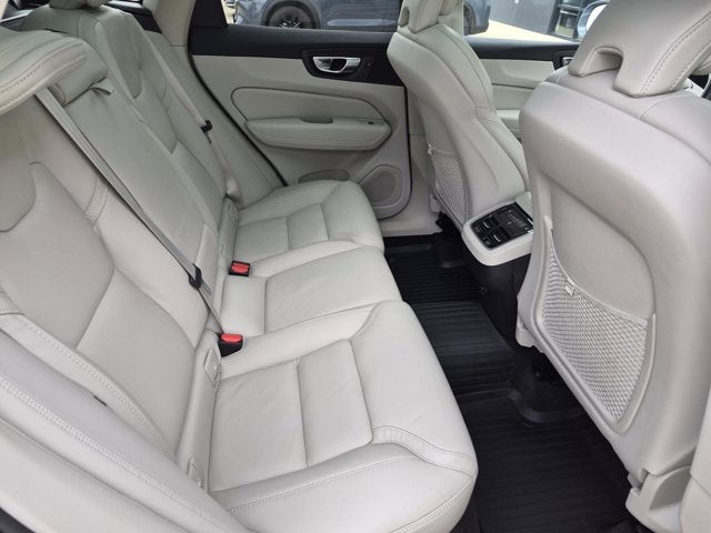 2023 Volvo XC60 Ultimate Bright Theme