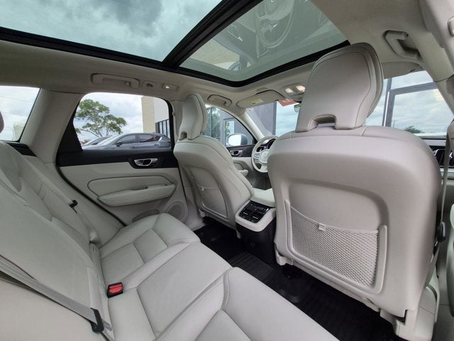 2023 Volvo XC60 Ultimate Bright Theme