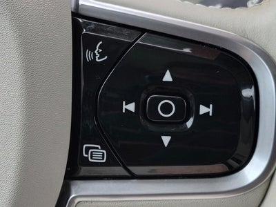 2023 Volvo XC60 Ultimate Bright Theme