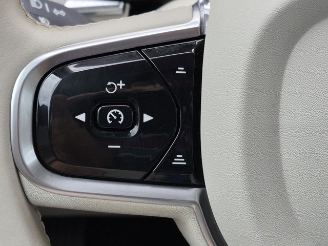 2023 Volvo XC60 Ultimate Bright Theme