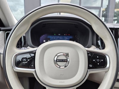 2023 Volvo XC60 Ultimate Bright Theme