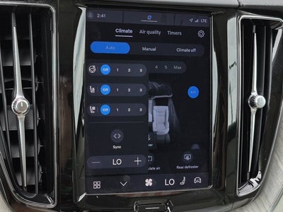 2023 Volvo XC60 Ultimate Bright Theme