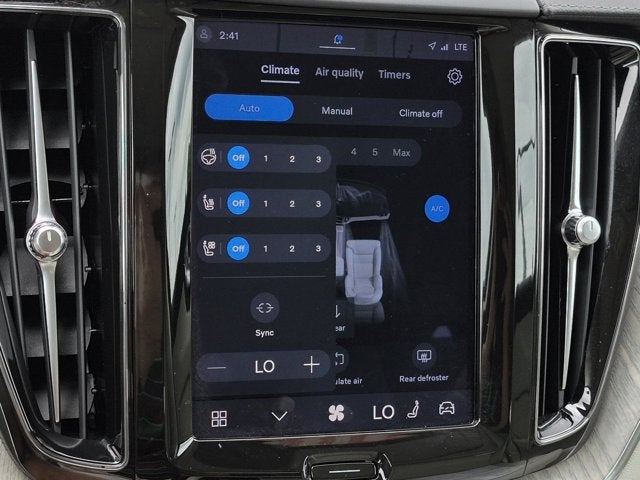 2023 Volvo XC60 Ultimate Bright Theme