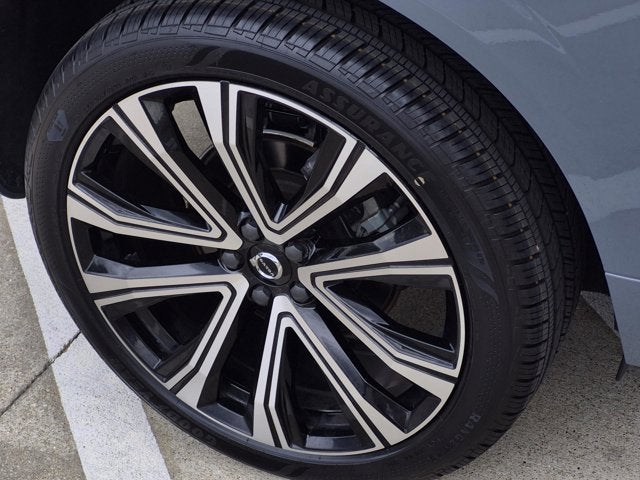 2023 Volvo XC60 Ultimate Bright Theme