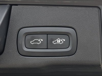 2023 Volvo XC60 Ultimate Bright Theme